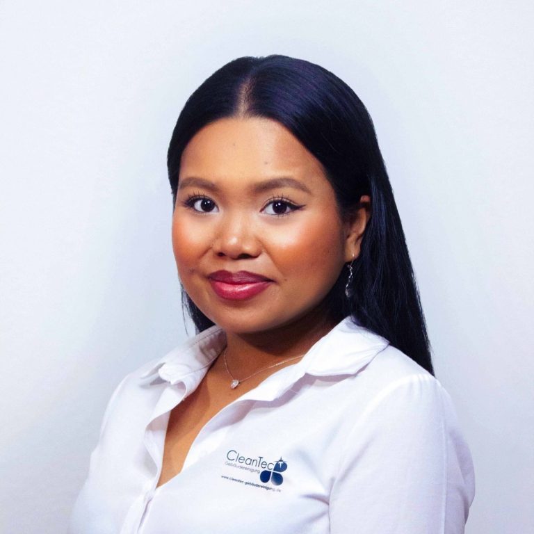 Chonthicha Loziron CleanTec Gebäudereinigung Mitarbeiter im Portrait