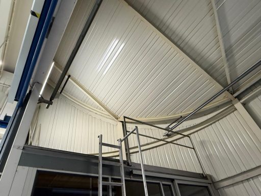 Halle Nacher Cleantec Gebäudereinigung
